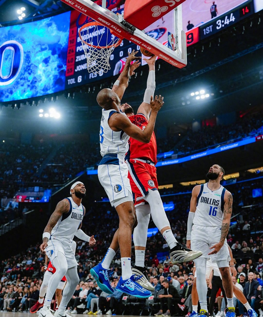 独行侠力克快船，布伦森带队取胜